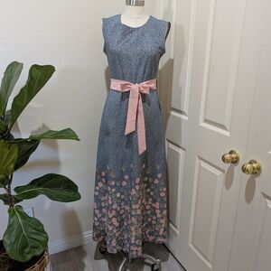 Gray and Pink Sleeveless Maxi Sundress for Casual Occasions